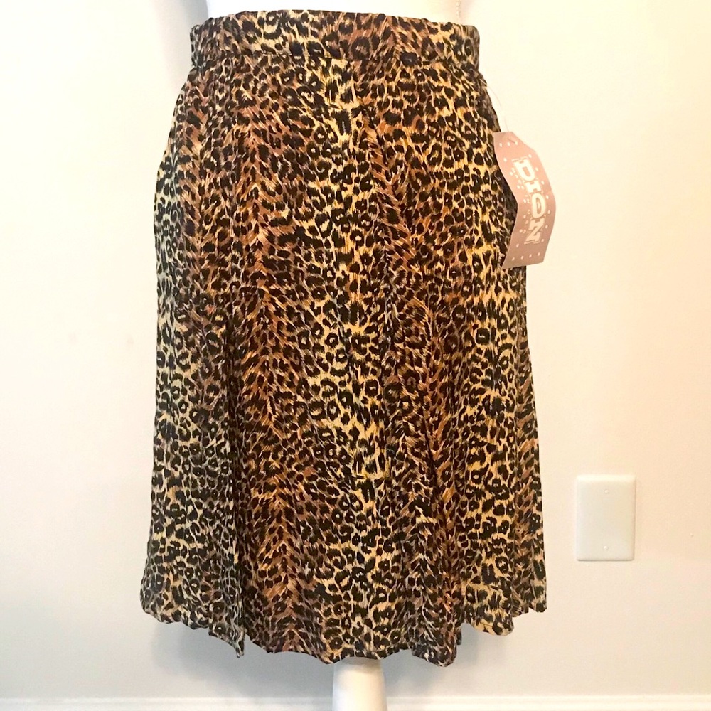 RockaBilly Pin Up Girl Leopard Skirt. Medium.